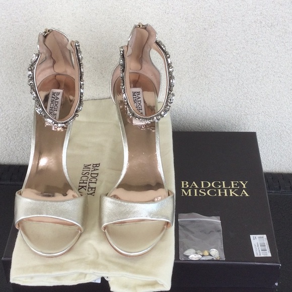 BADGLEY MISCHKA SINDY Gold stiletto sandals.Size 9. - Picture 8 of 12